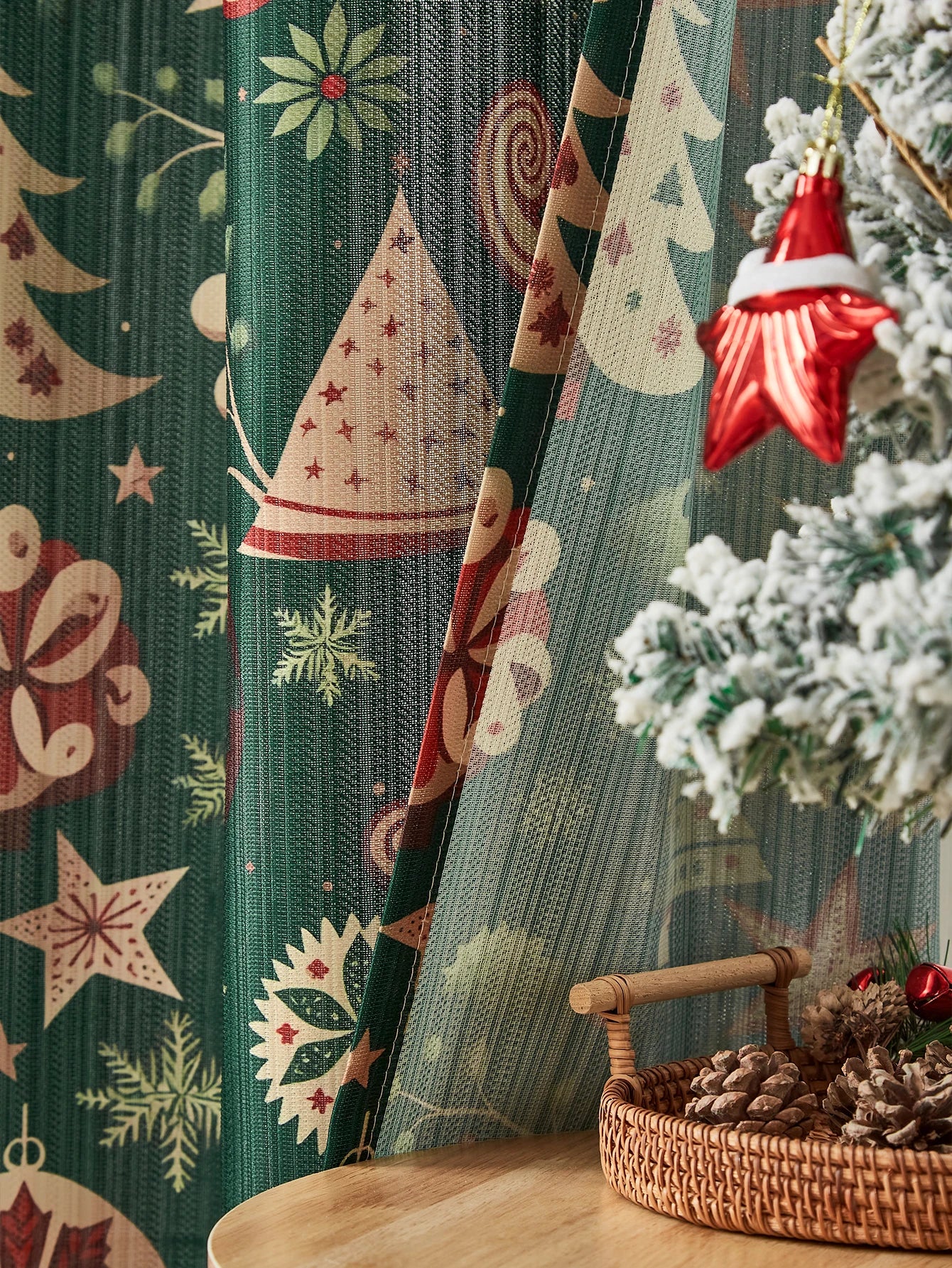 Green Christmas tree gifts, curtains, holiday party atmosphere, curtains,