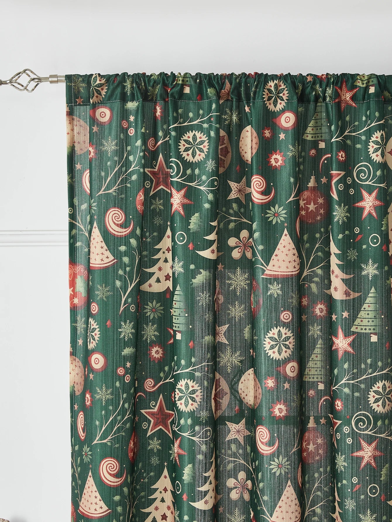 Green Christmas tree gifts, curtains, holiday party atmosphere, curtains,