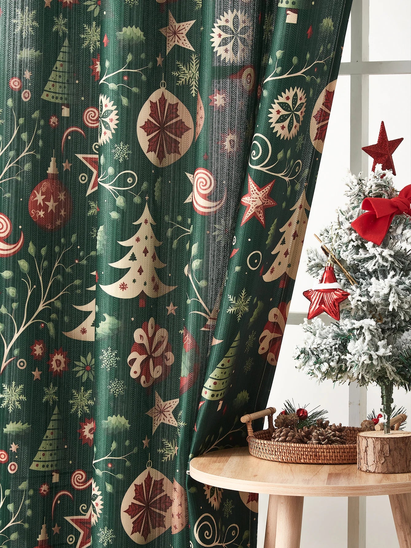 Green Christmas tree gifts, curtains, holiday party atmosphere, curtains,