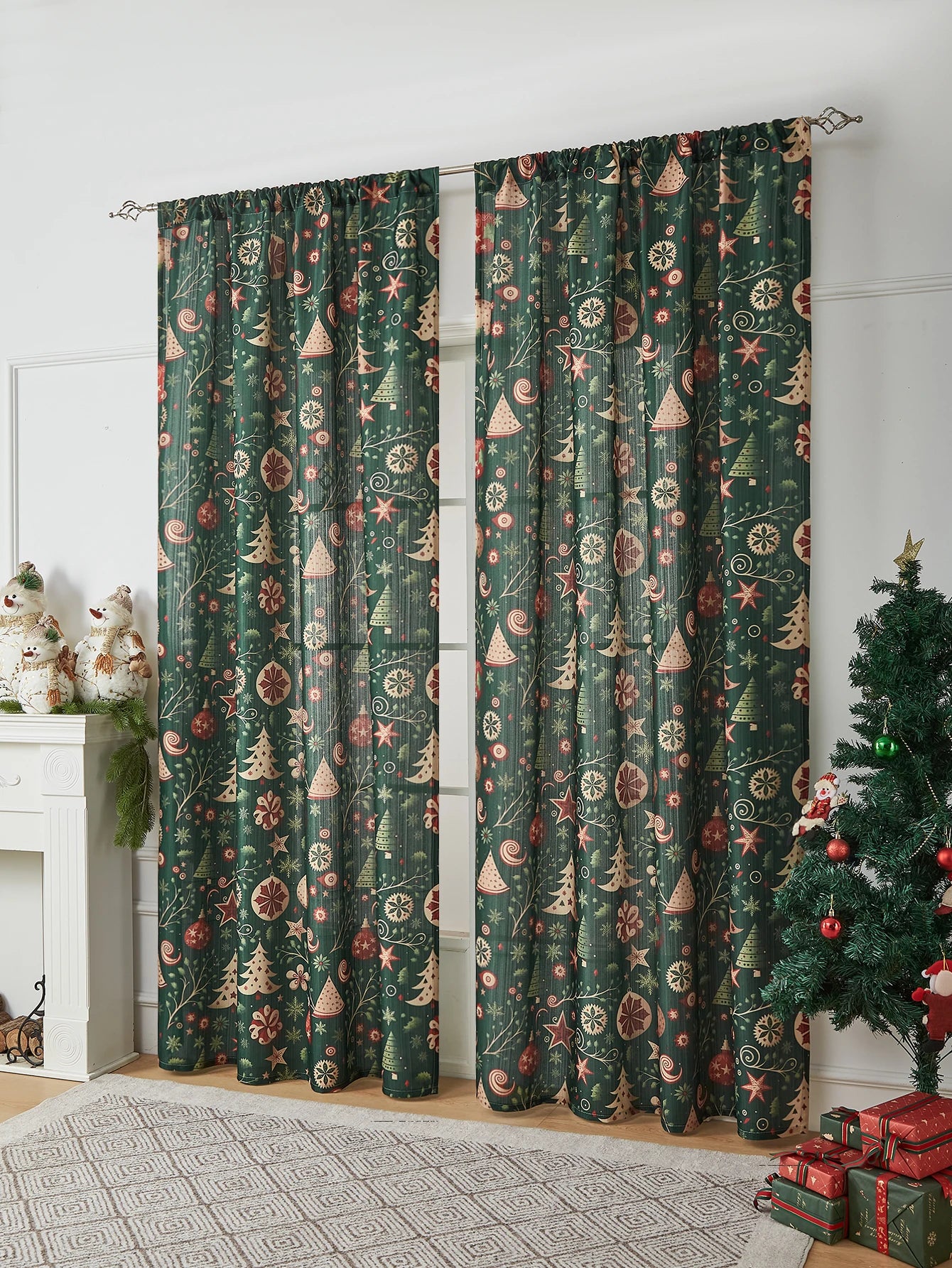 Green Christmas tree gifts, curtains, holiday party atmosphere, curtains,