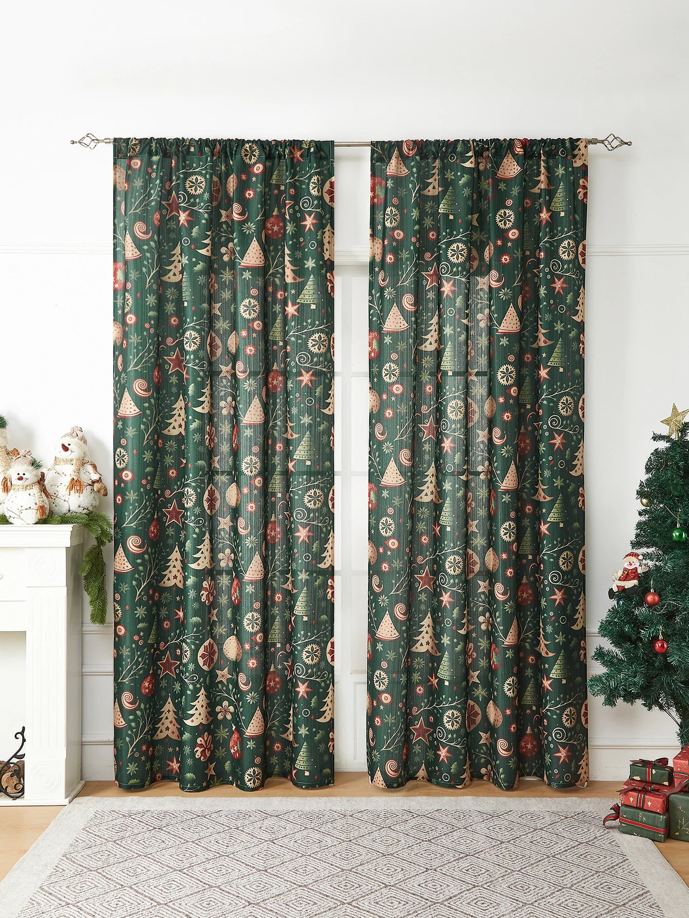 Green Christmas tree gifts, curtains, holiday party atmosphere, curtains,